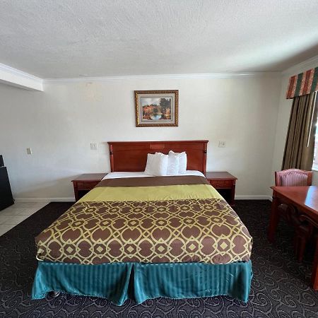 Americas Best Value Inn Hanford Extérieur photo
