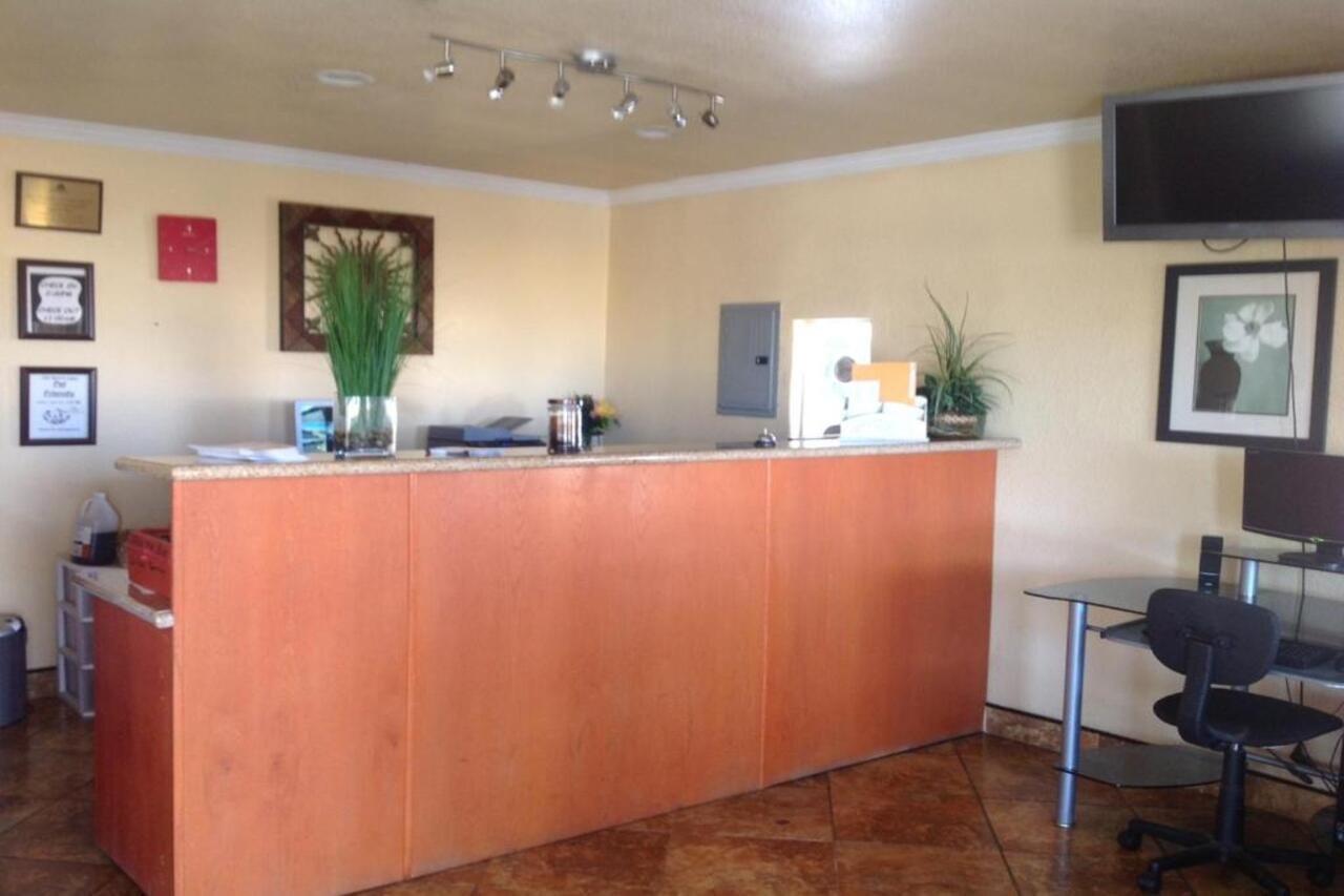 Americas Best Value Inn Hanford Extérieur photo