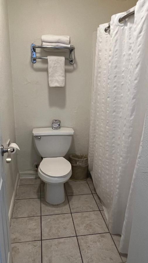 Americas Best Value Inn Hanford Extérieur photo