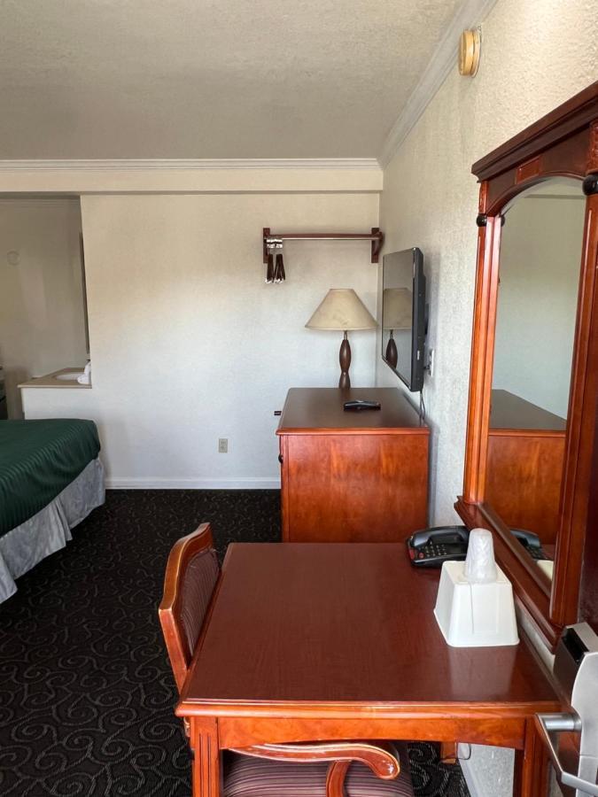 Americas Best Value Inn Hanford Extérieur photo