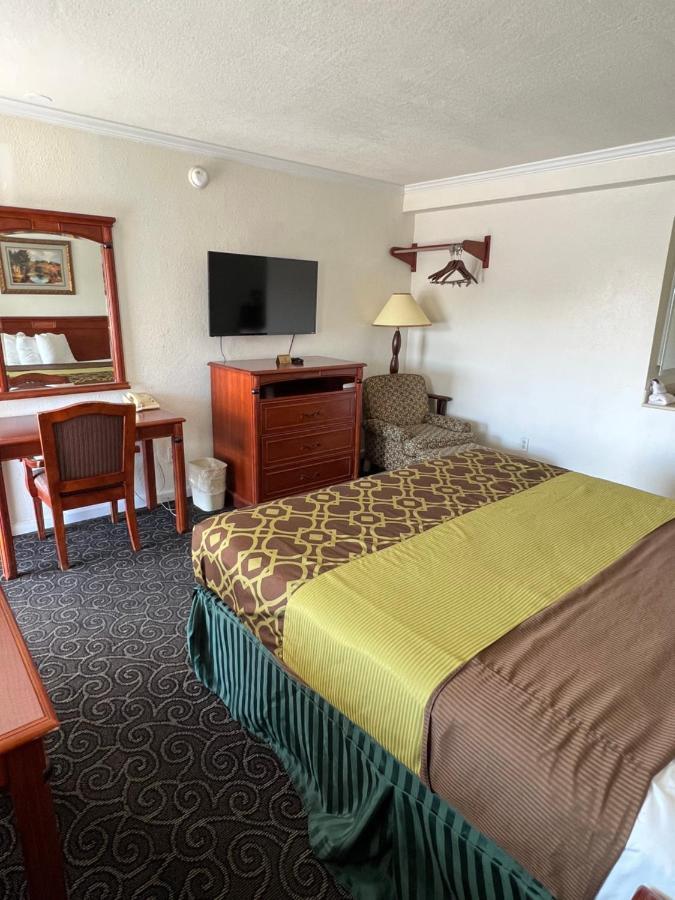 Americas Best Value Inn Hanford Extérieur photo