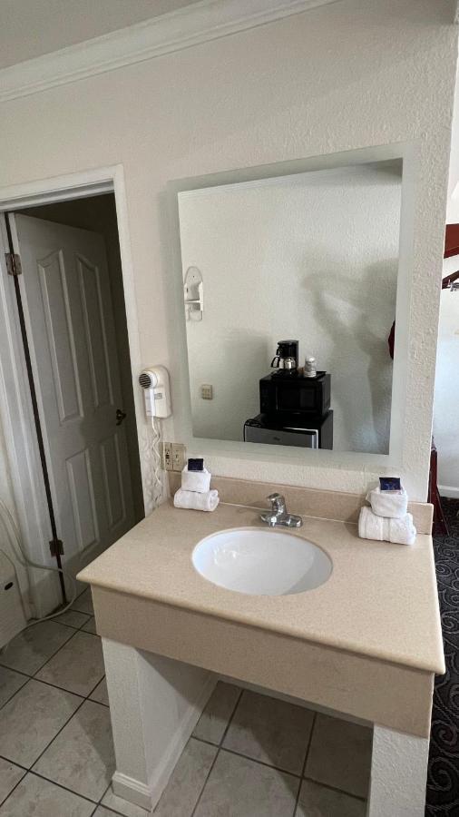 Americas Best Value Inn Hanford Extérieur photo