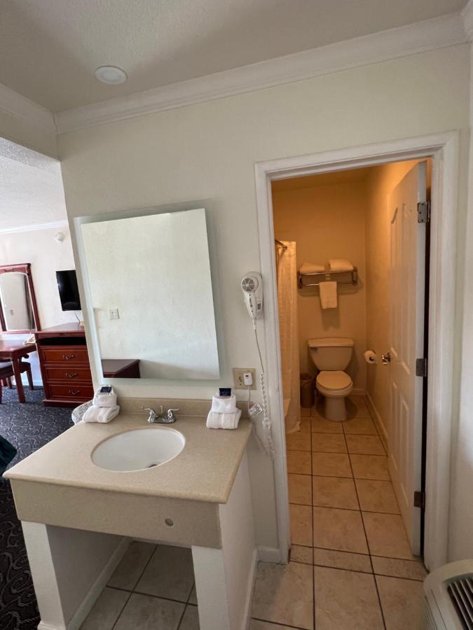 Americas Best Value Inn Hanford Extérieur photo