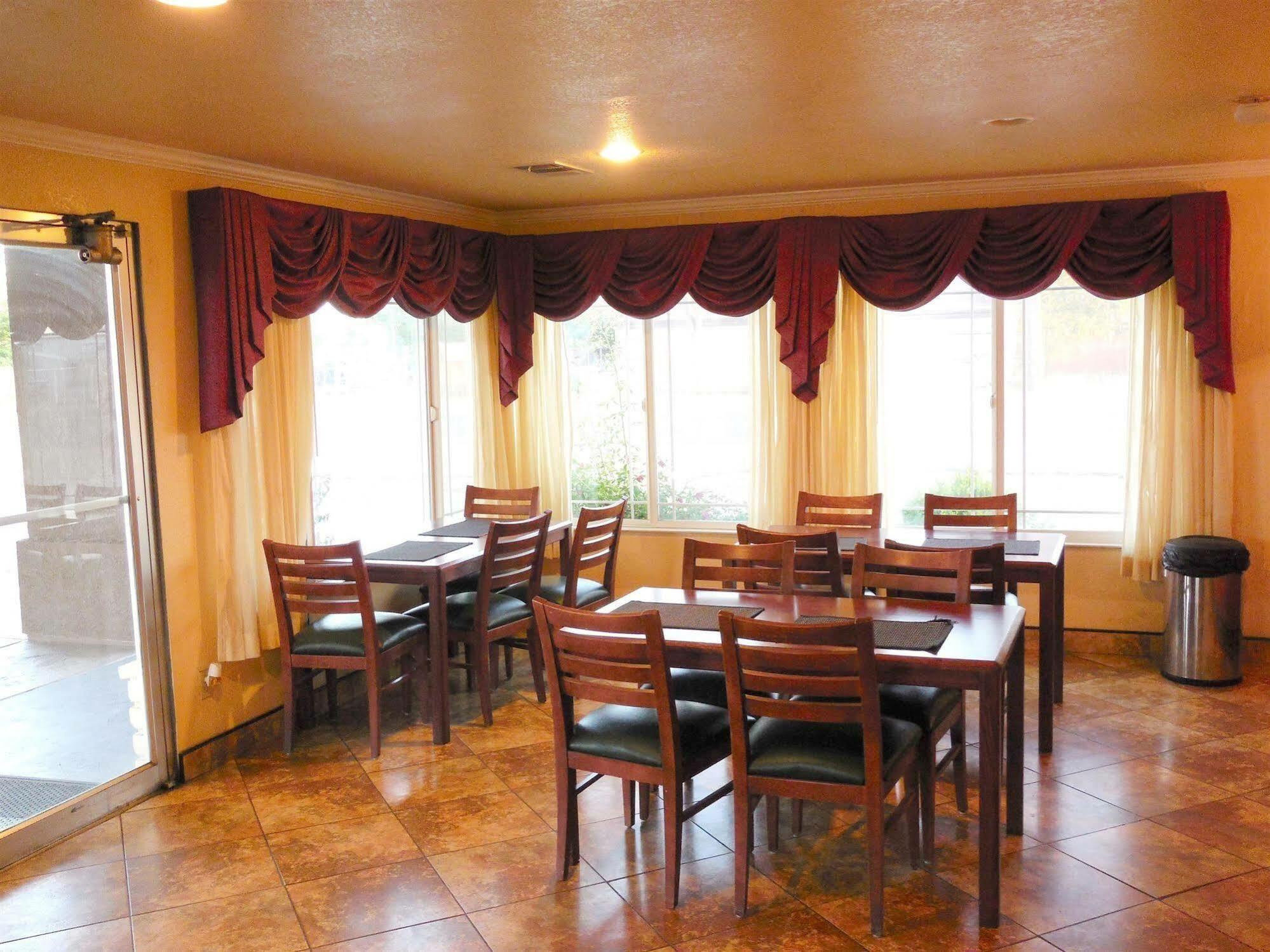 Americas Best Value Inn Hanford Extérieur photo