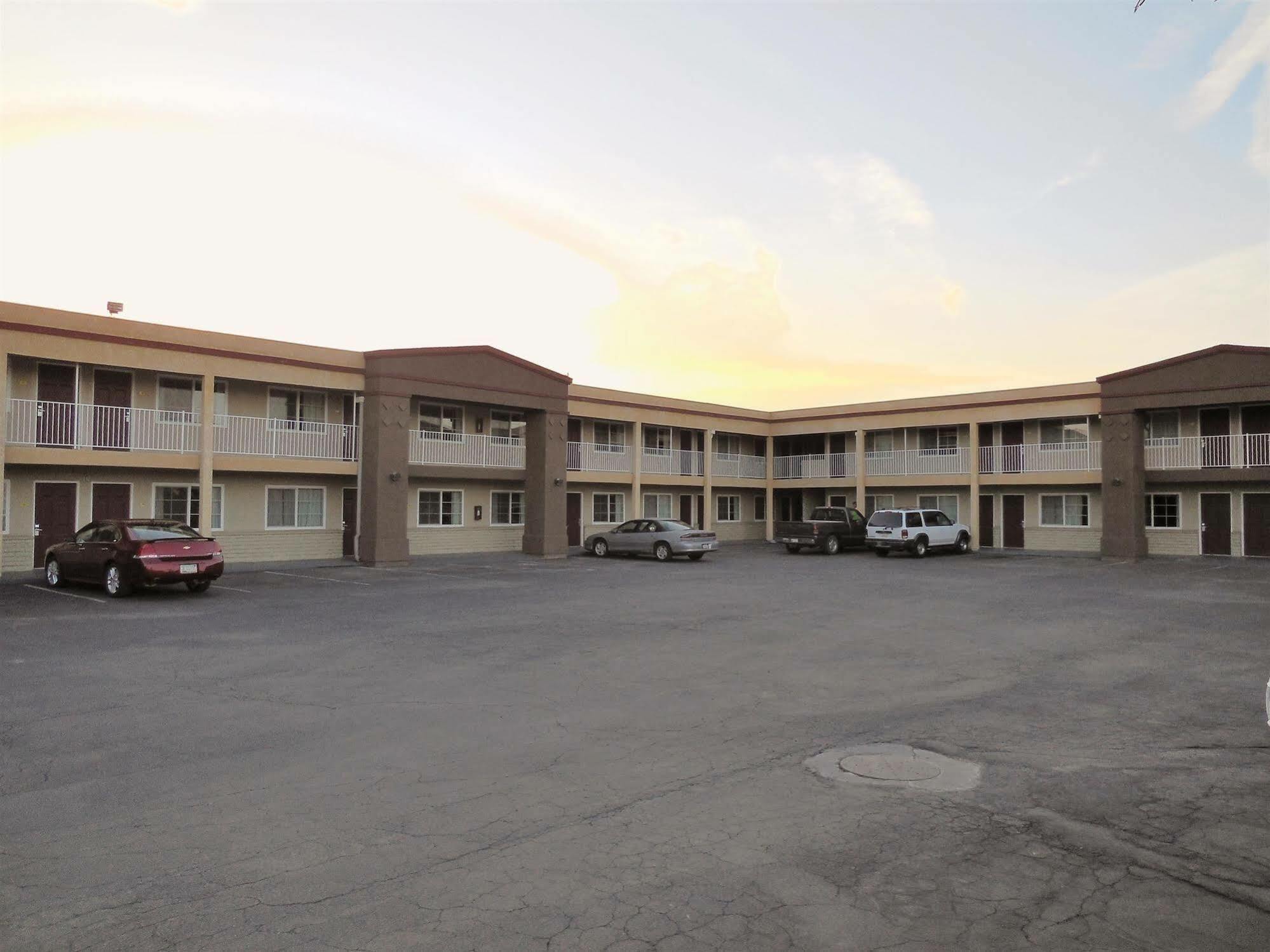 Americas Best Value Inn Hanford Extérieur photo